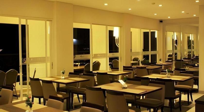 Hw Hotel Padang Exterior foto